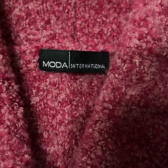 Victoria secret sweater - Picture 2 of 4